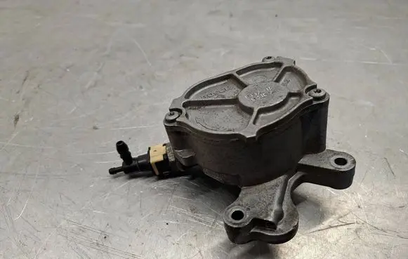 Ford Mondeo MK IV Vacuum pump D1651A