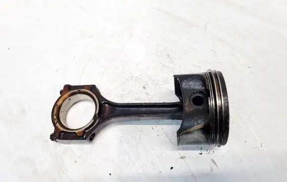 Ford Focus Piston with connecting rod 