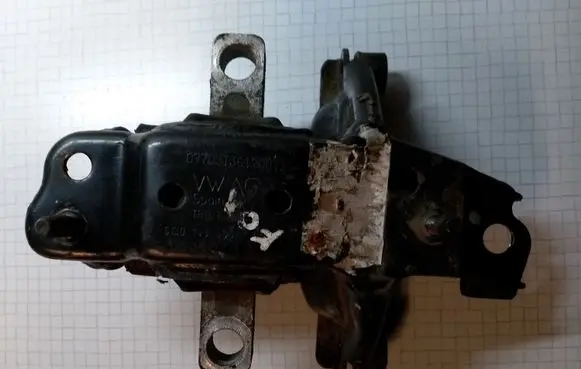 Volkswagen Fox Engine mount bracket 6Q0199555AC