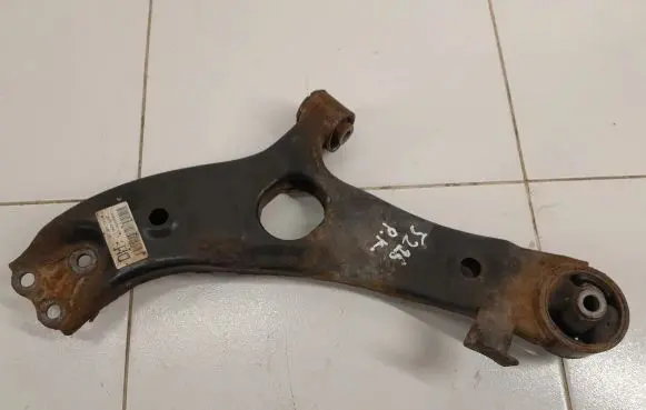 Hyundai Santa Fe Front lower control arm/wishbone 545002W200
