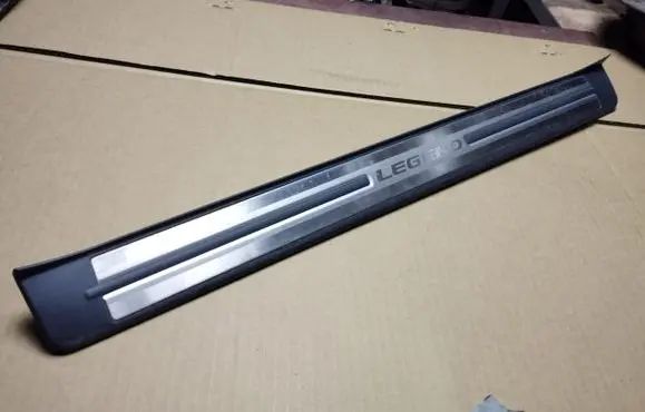 Honda Legend Front sill trim cover 84252SJA