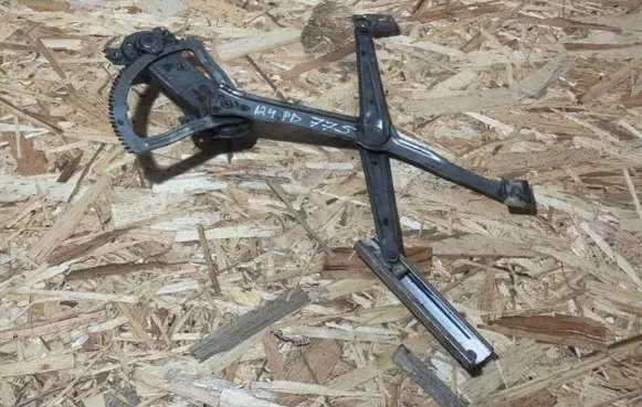 Mercedes-Benz E W124 Front window lifting mechanism without motor