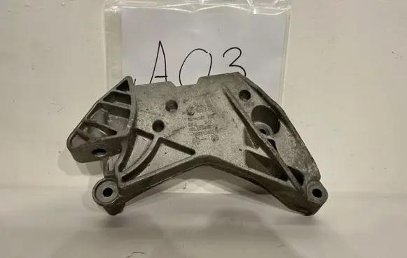 Volkswagen PASSAT B7 Engine mounting bracket 06J199207P