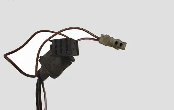 BMW 5 E39 Fuel injector wires 1724478