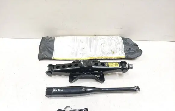 Chrysler PT Cruiser Lift Jack 05008275AA 17763