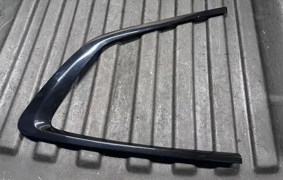 BMW X3 G01 Rear side glass trim 7410074