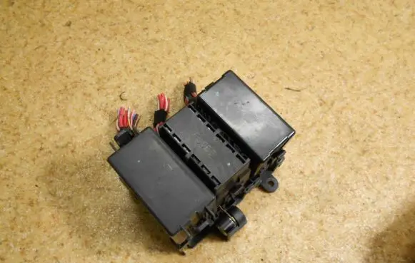 Maserati Quattroporte Relay mounting block 