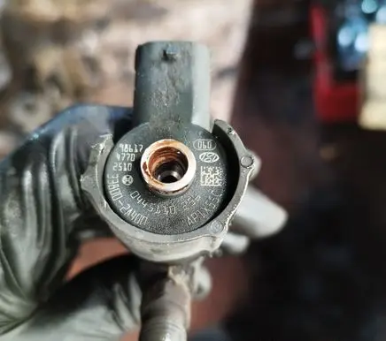 Hyundai i30 Fuel injector 0445110256