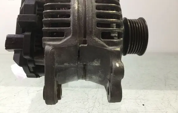 Volkswagen Golf IV Generator/alternator 028903028D