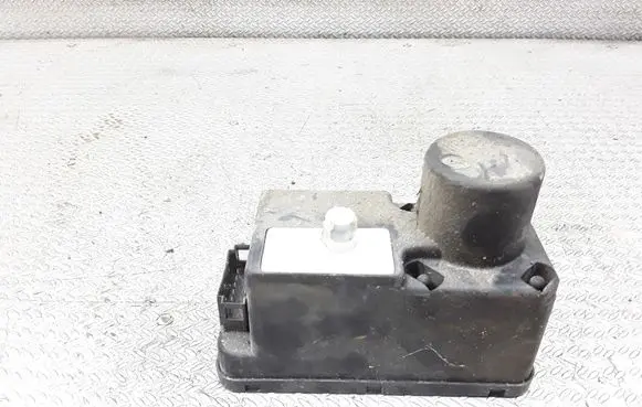 Volkswagen Golf III Central locking vacuum pump 1H0962257G