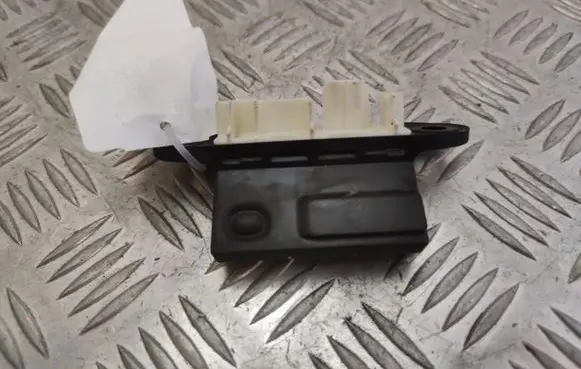 Tailgate opening switch