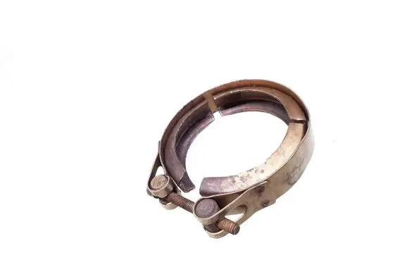 Volkswagen PASSAT B8 Muffler pipe connector clamp 04L253725B