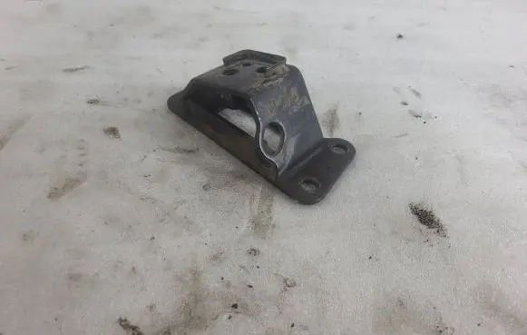 KIA Ceed Engine mounting bracket