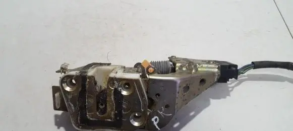 Mazda 323 F Front door lock