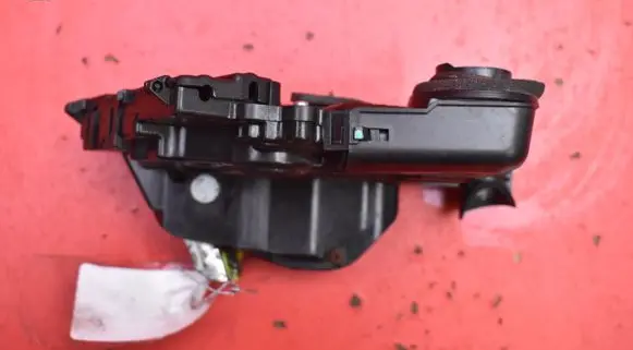 Toyota Prius (XW30) Front door lock