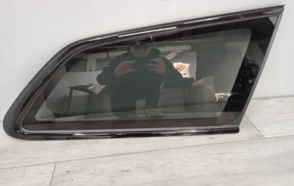 Volvo S90, V90 Rear side window