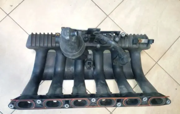 BMW 7 E38 Intake manifold 11611427618 NE57747