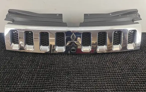Mitsubishi Delica Front grill 7456A366