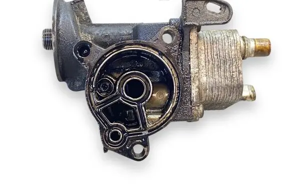 Oil filter mounting bracket