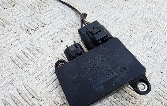 Toyota Auris E180 Coolant fan relay 8925712020 4993003351