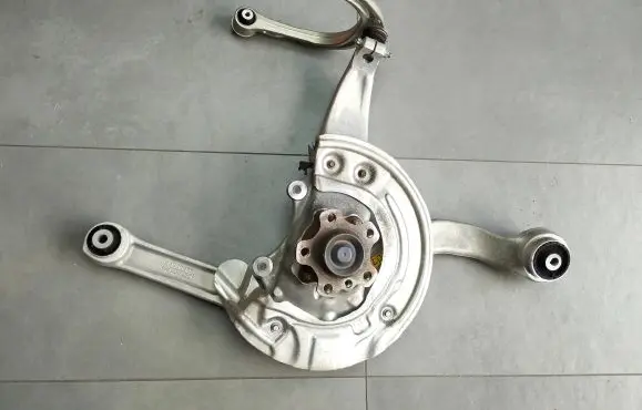 BMW 7 G11 G12 Front wheel hub spindle knuckle 6879170