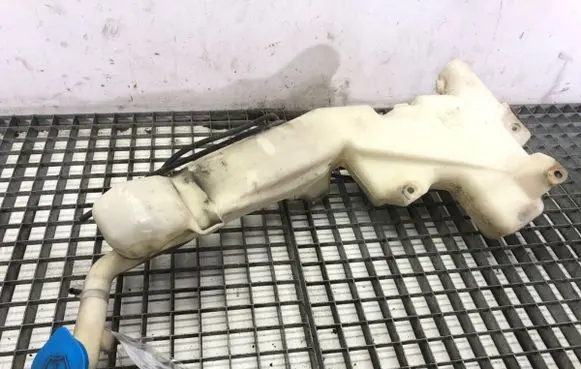 Windshield washer fluid reservoir/tank