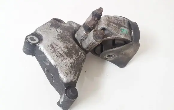 Volvo S40, V40 Engine mount bracket