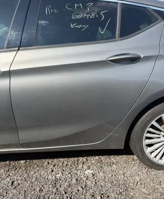 Opel Astra K Rear door