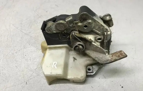 Mercedes-Benz E W124 Front door lock