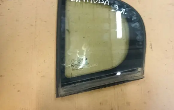 Renault Latitude (L70) Rear vent window glass 
