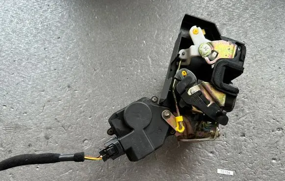 Hyundai Terracan Rear door lock 81420H1020