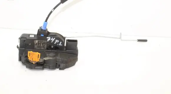 Opel Mokka Coupe door lock (next to the handle) 13579518