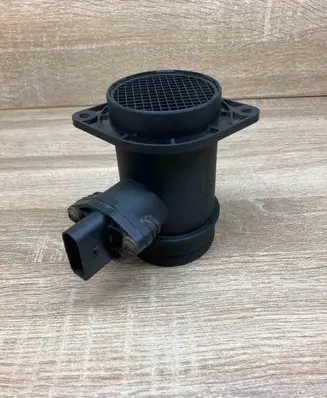 Audi A4 S4 B5 8D Mass air flow meter 028906461 281002216