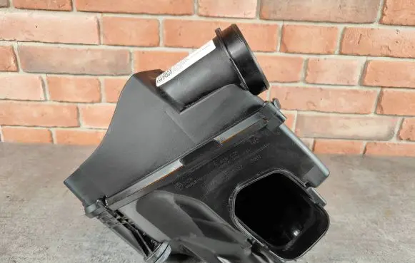 BMW 7 G70 Air filter box 5A1BC35 3C0843816