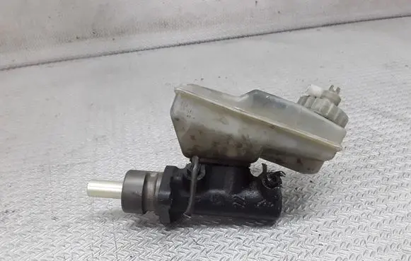 Master brake cylinder
