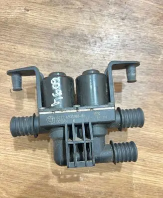 BMW 5 E60 E61 Coolant heater control valve 6931708 081106