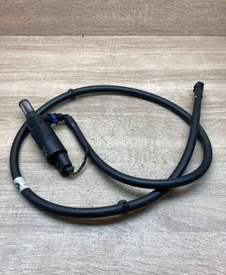 BMW X3 E83 Headlight washer pump 8377430 7162589