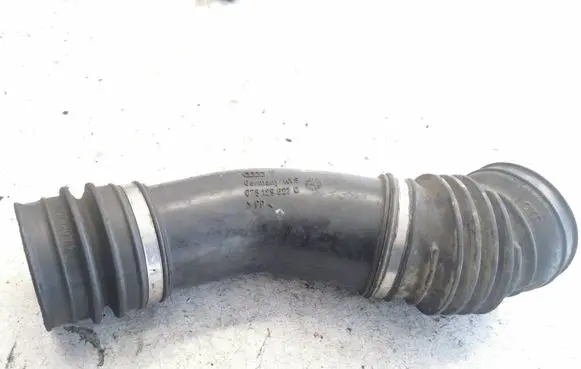 Audi A8 S8 D2 4D Air intake hose/pipe 078129627C