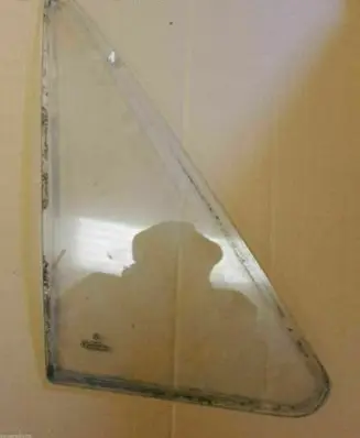Volkswagen Golf I Front vent window/glass (coupe) 171845252