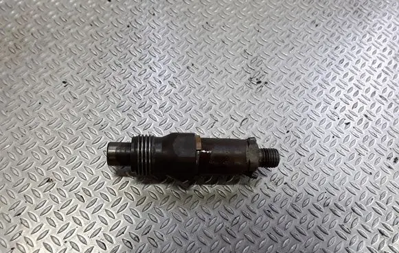Volvo S40, V40 Fuel injector LCR6735401D