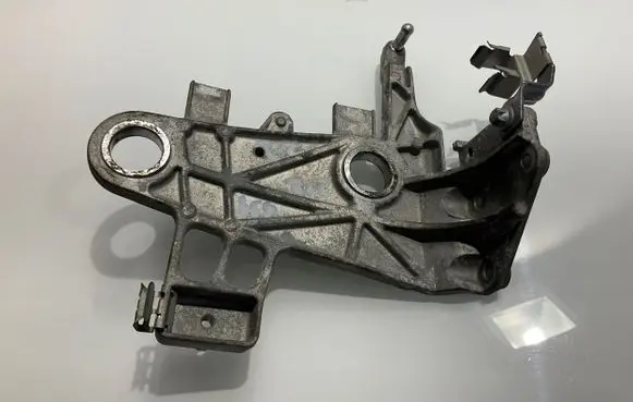 Mercedes-Benz E W212 Air filter cleaner box bracket assembly A6510902241 6510902241