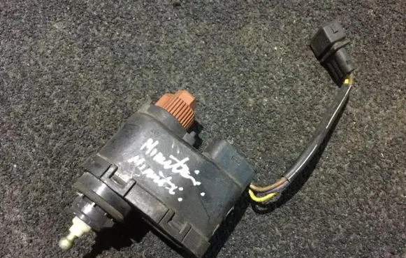 Seat Toledo I (1L) Headlight level adjustment motor 1l0941295