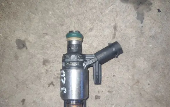Volkswagen PASSAT B7 USA Fuel injector 06A906036F