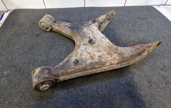 BMW 7 E38 Rear upper control arm/wishbone 1095042