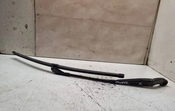 Volkswagen Touareg I Front wiper blade arm 7L5955407D