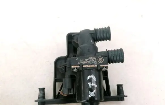 BMW 5 E60 E61 Coolant heater control valve 1147412174 64116920226-02