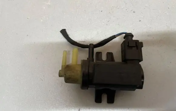 Volkswagen PASSAT B6 Vacuum valve 1K0906627A