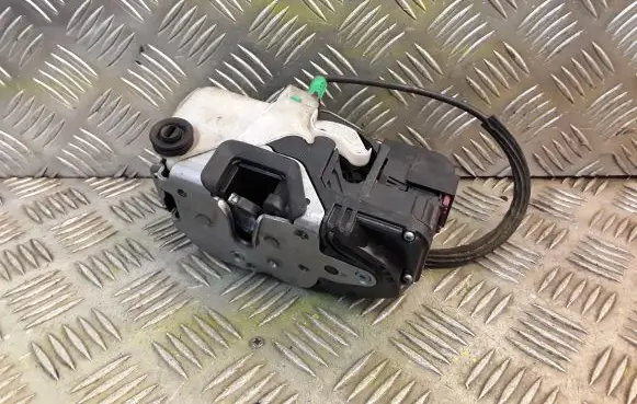 Opel Insignia A Front door lock