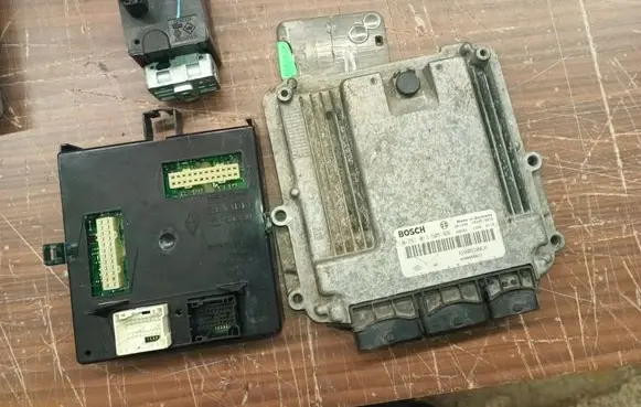 Renault Espace - Grand espace IV Engine ECU kit and lock set 0281013505 p8200660170