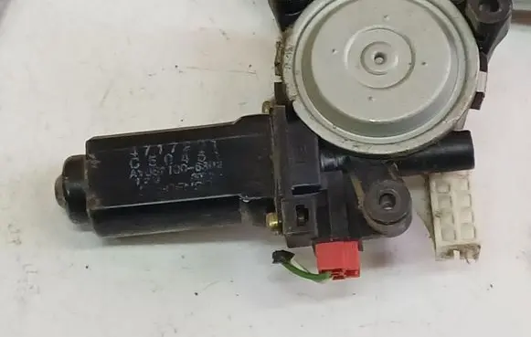 Chrysler Voyager Front door window regulator motor 4717201